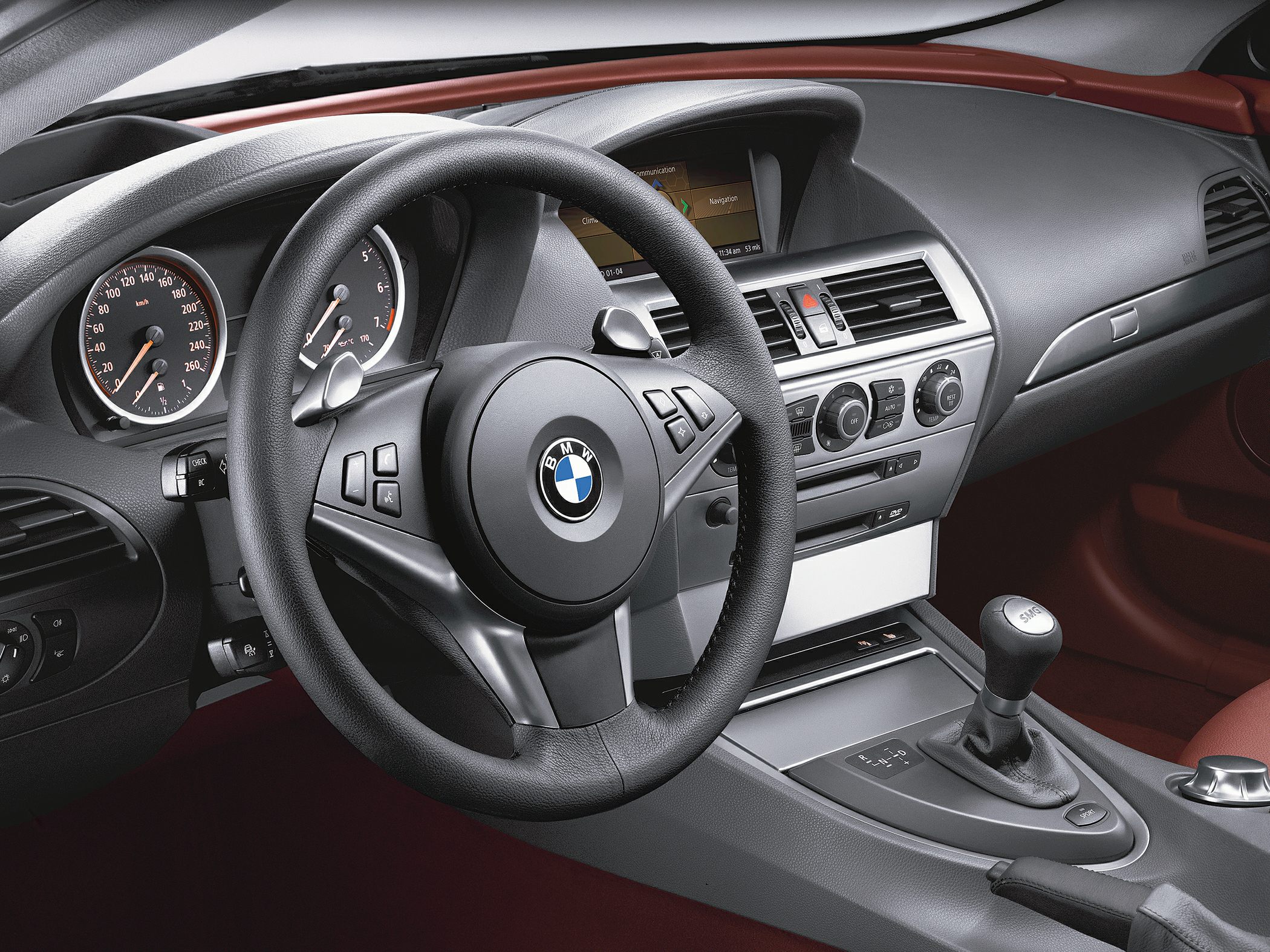 Leather steering wheel, SMG gear shifter, navigation screen