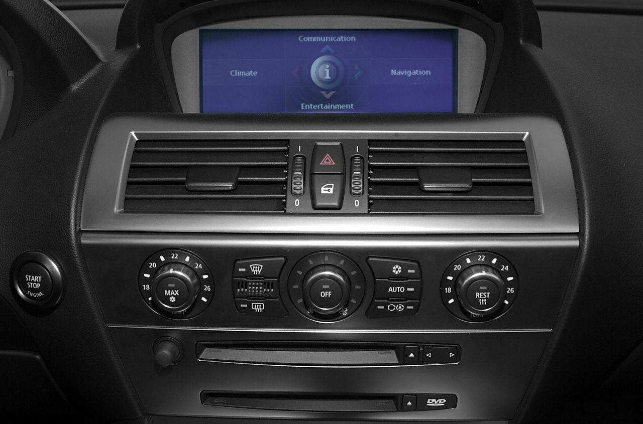 Dashboard climate control knobs with infotainment screen and air vents