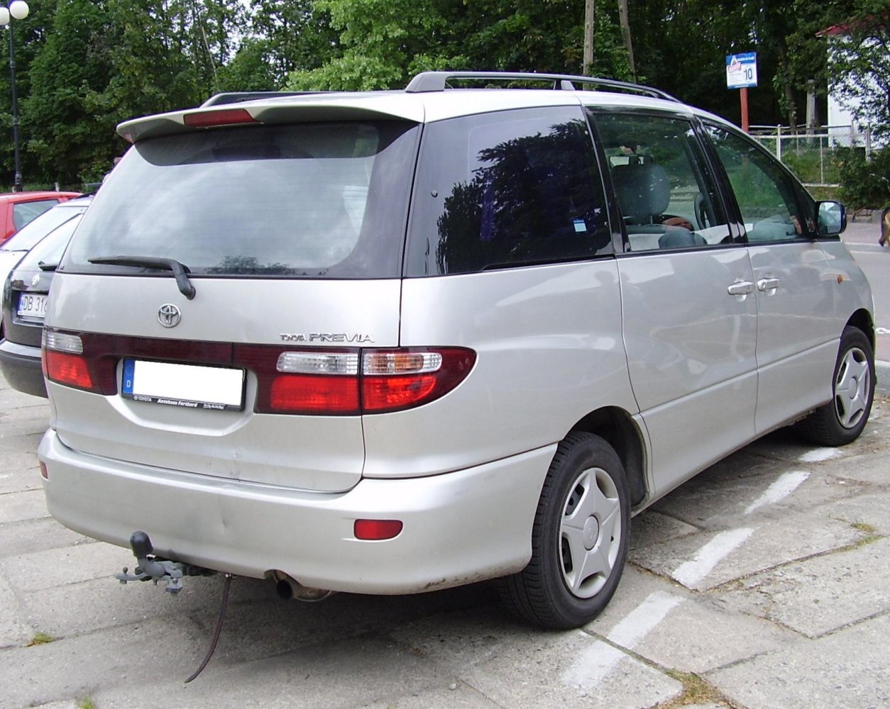 Rear view of minivan with roof rails and integrated taillights