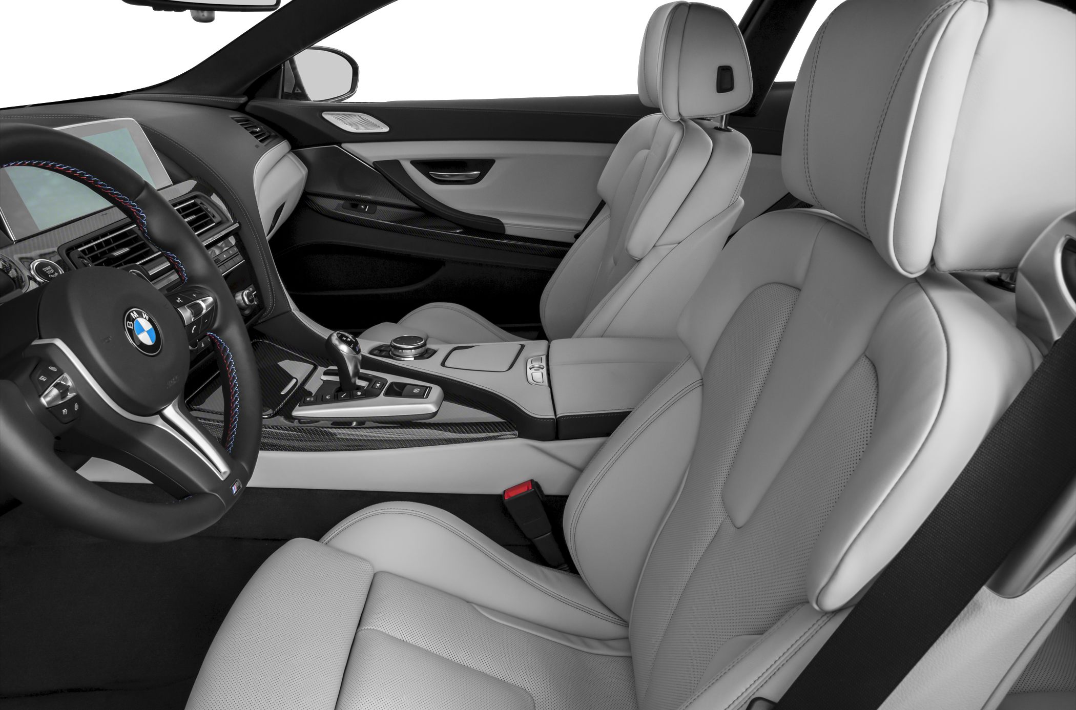 Luxurious sports seats and advanced cockpit design