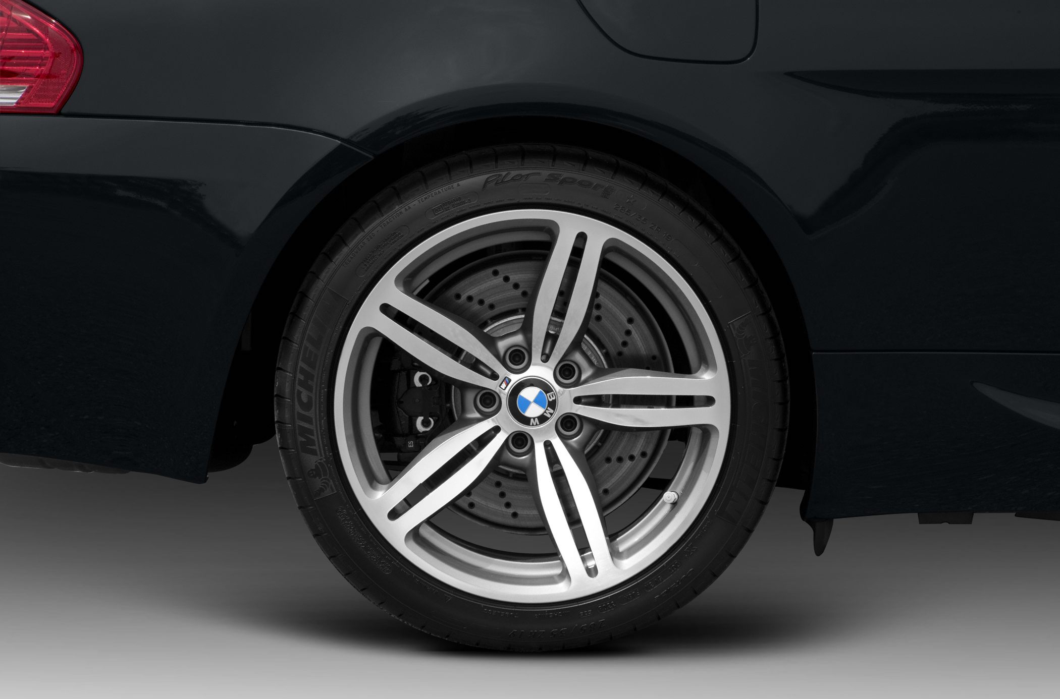 Close-up of 19-inch alloy wheel with Michelin Pilot Sport tire and perforated brake disc