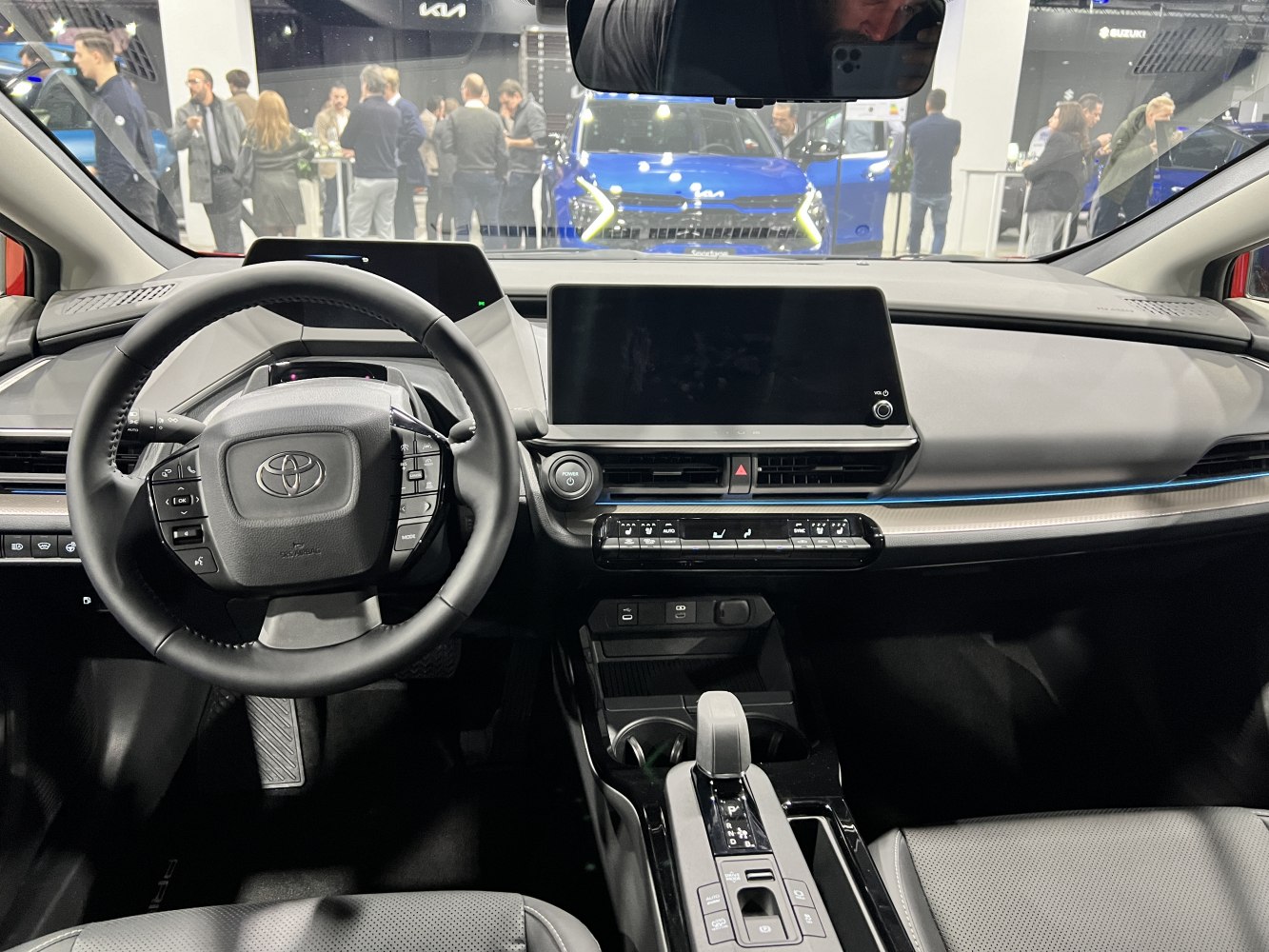 Dashboard with touchscreen and multifunction steering wheel