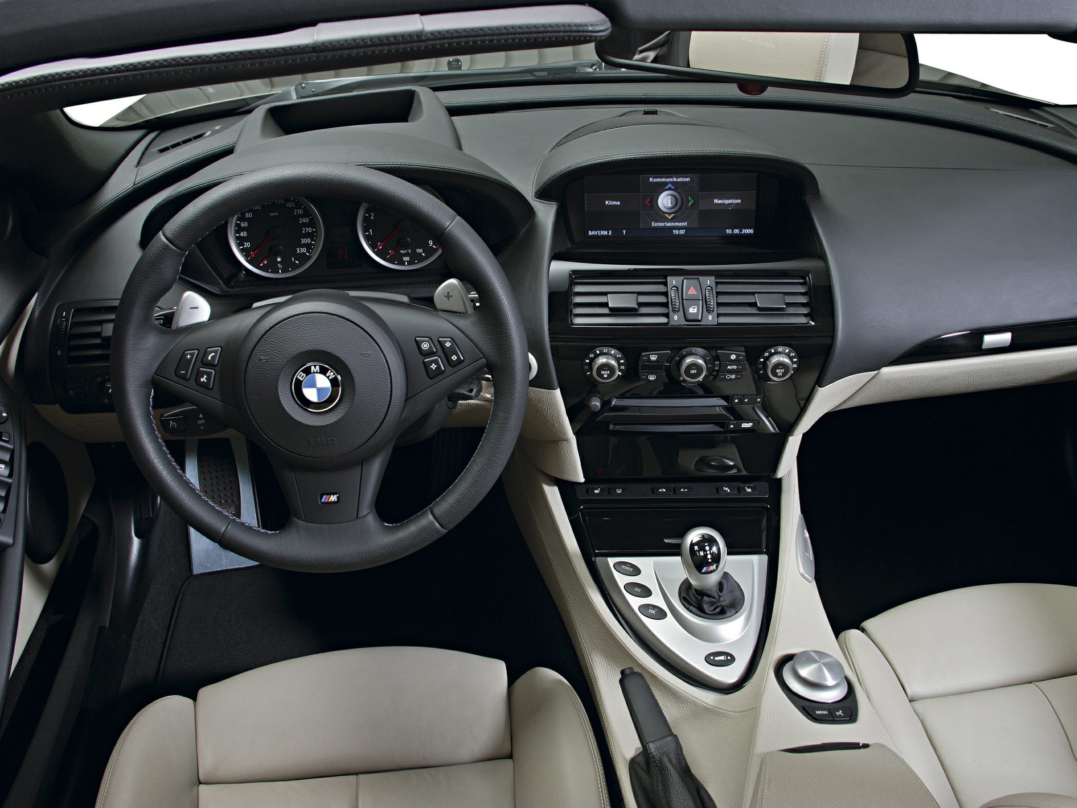 Dashboard with steering wheel and center console of a luxury convertible