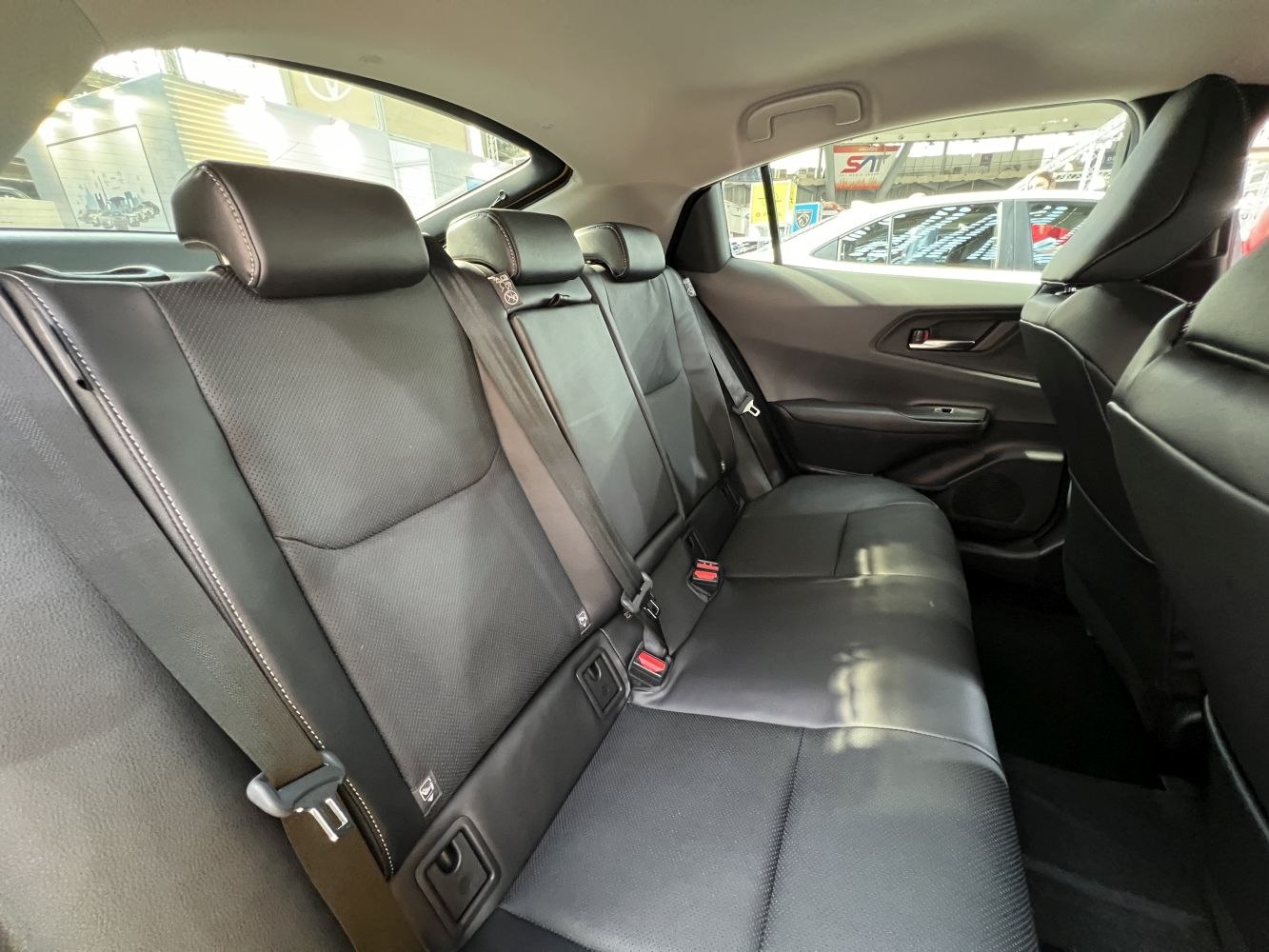 Black leather rear seats with seat belts and headrests