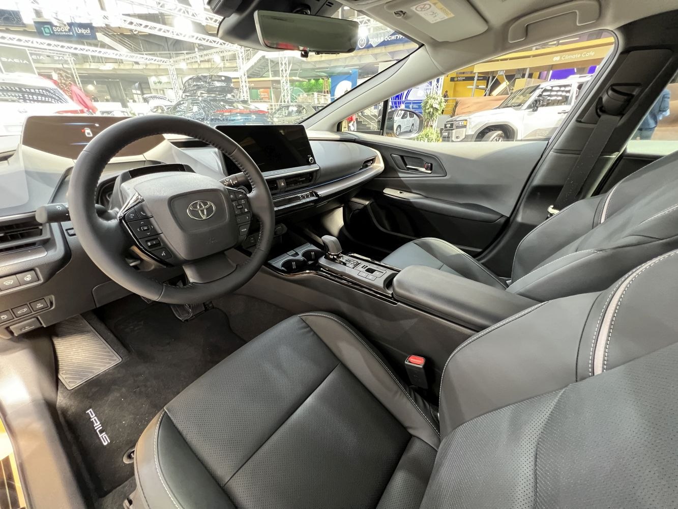 Modern dashboard and multifunction steering wheel with leather seats