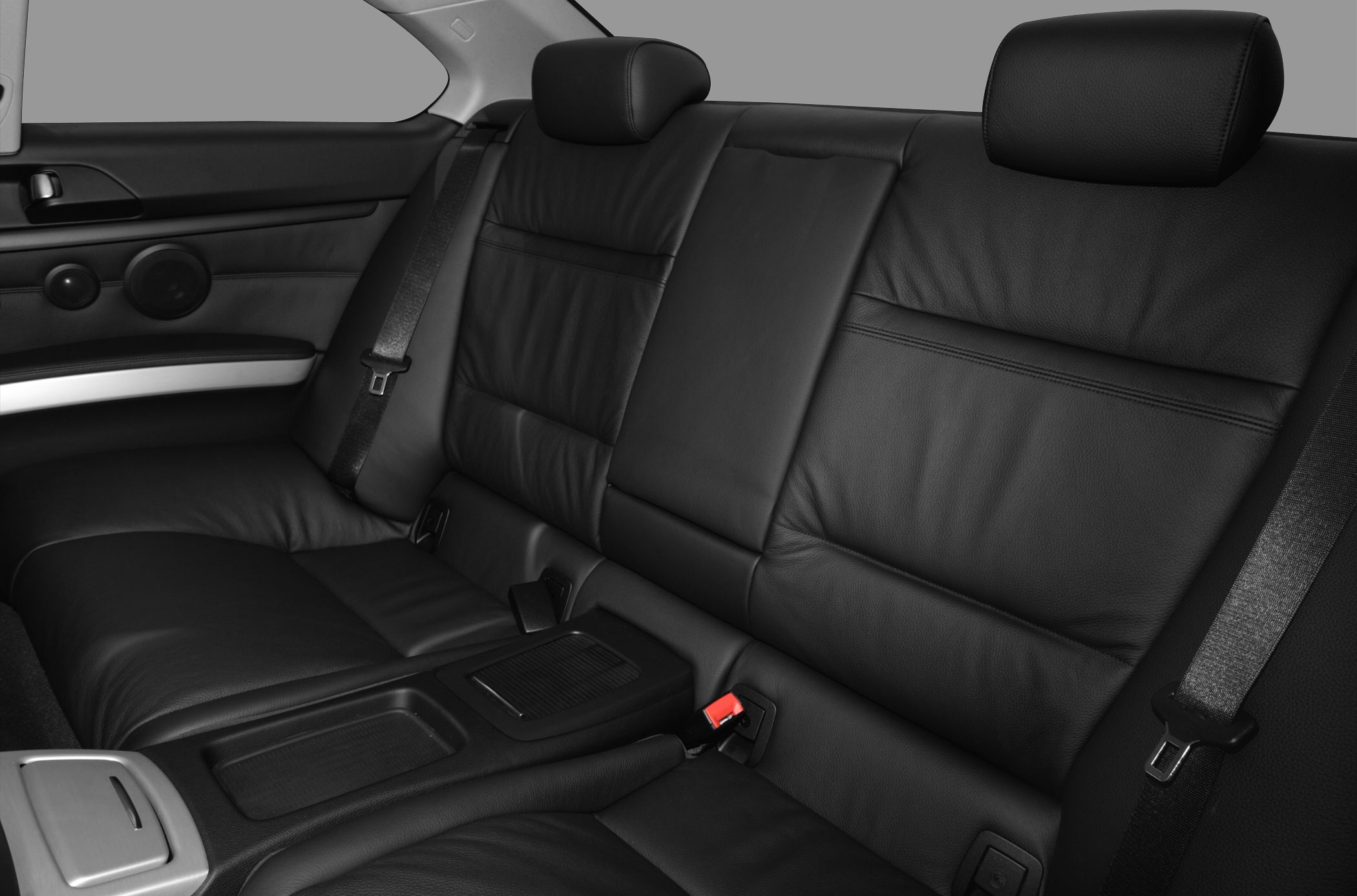 Black leather rear seats with headrests and seat belts