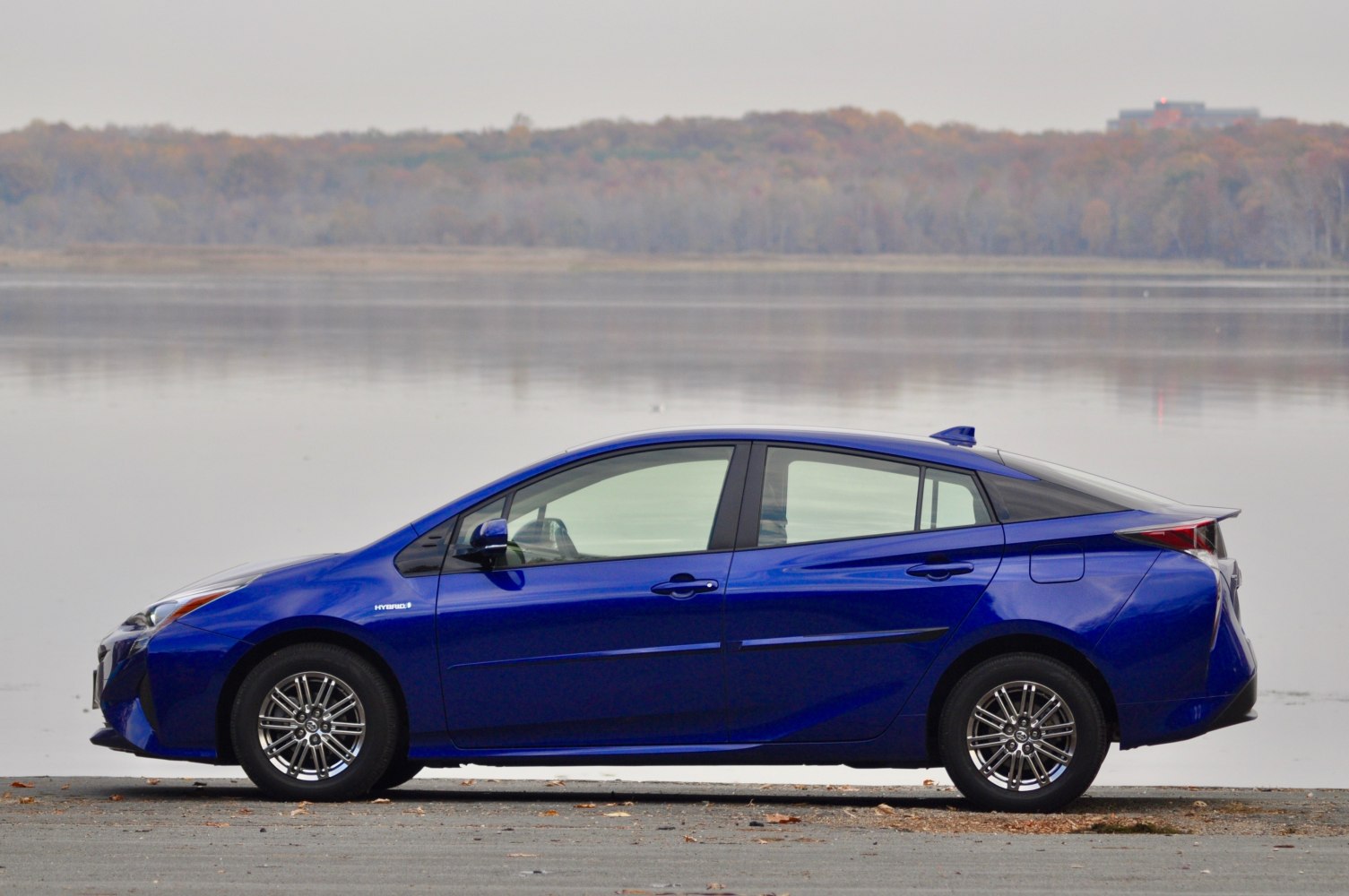 Side profile of hybrid hatchback with aerodynamic design
