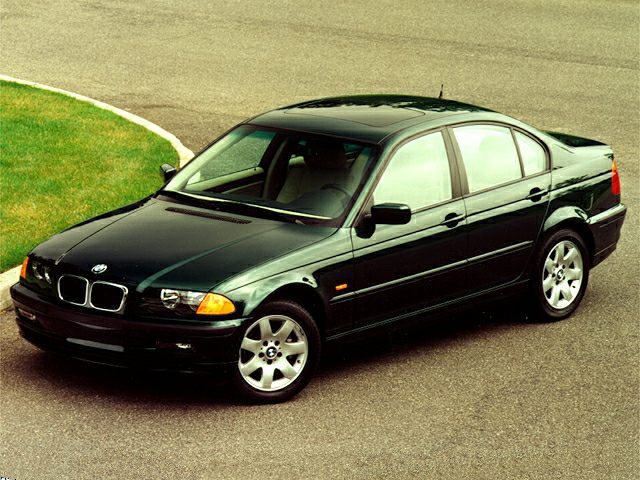 Classic front grille and aerodynamic side profile of a sedan