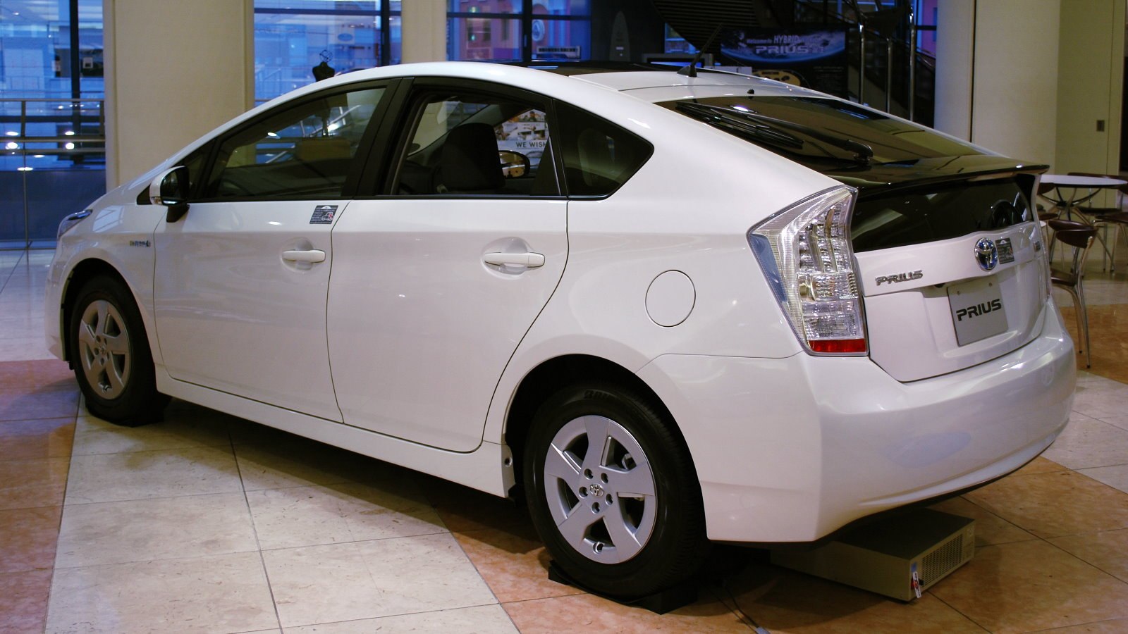 Hybrid sedan rear view and aerodynamic side profile