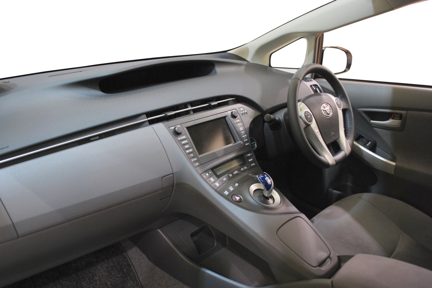 Dashboard and multifunction steering wheel of a modern hybrid vehicle