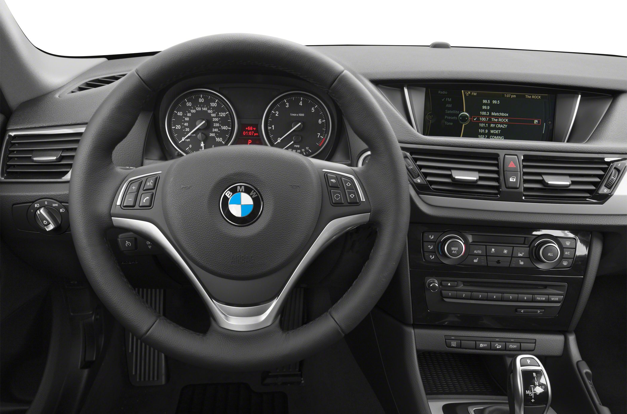 Steering wheel, instrument cluster, infotainment system