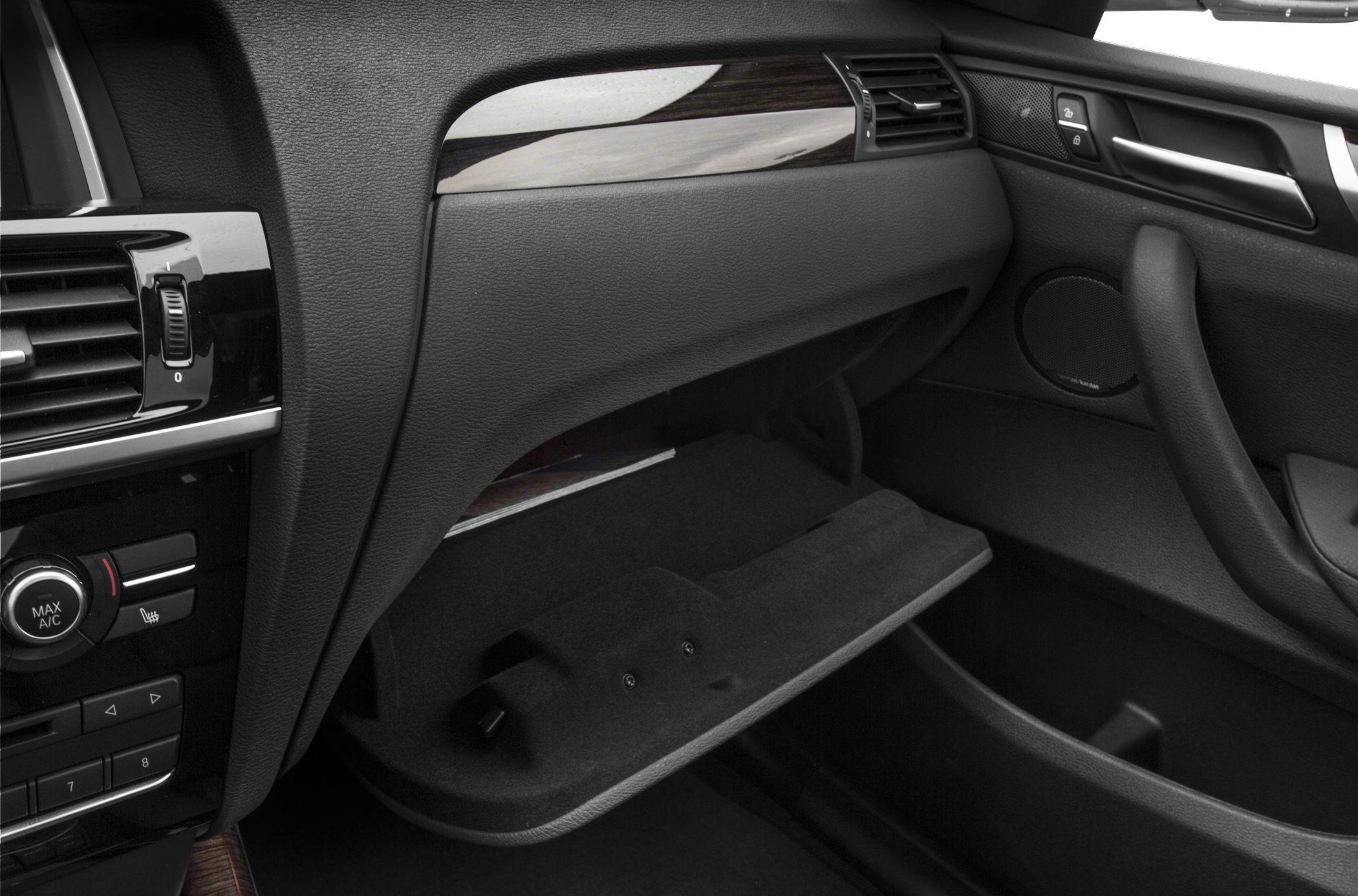 Open glove compartment and passenger side interior trims