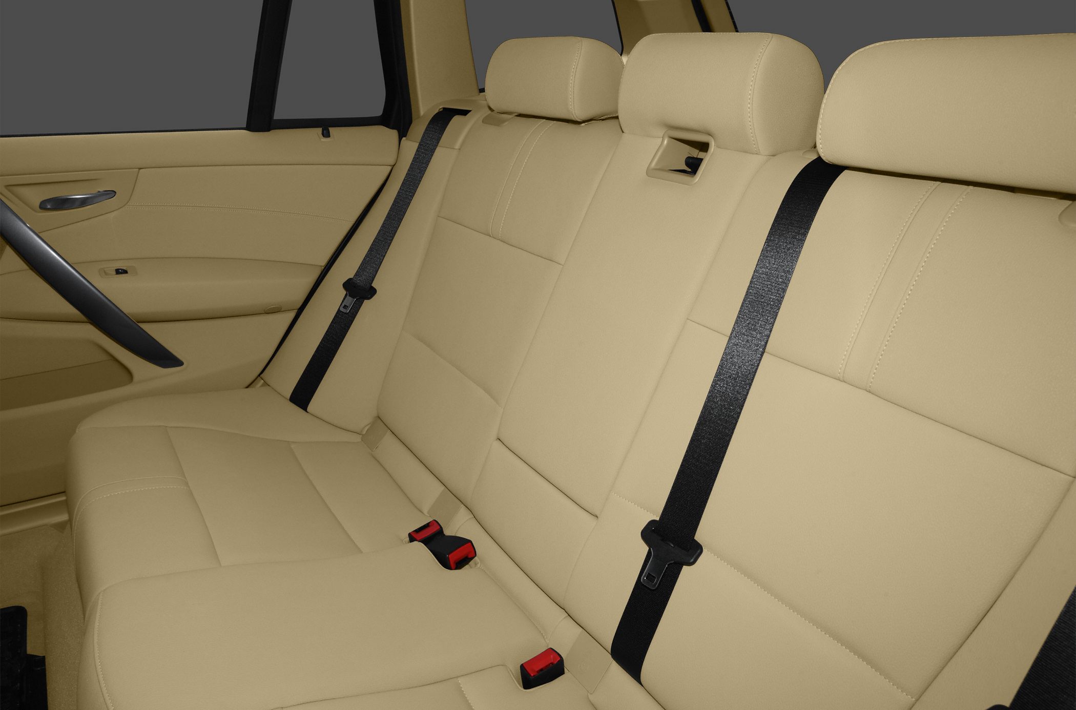 Beige leather rear seats with seat belts
