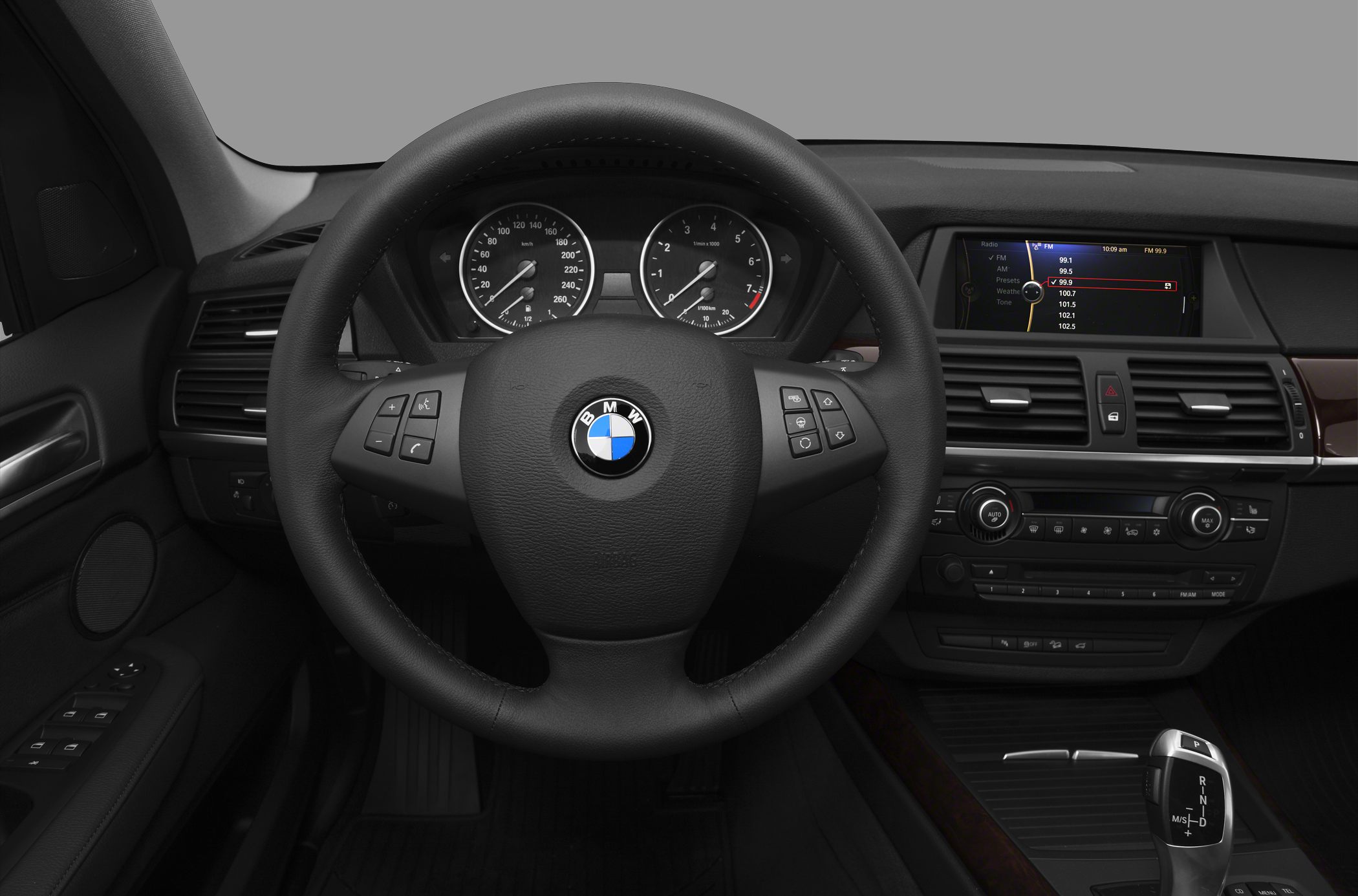 Steering wheel, instrument cluster, dashboard with infotainment screen