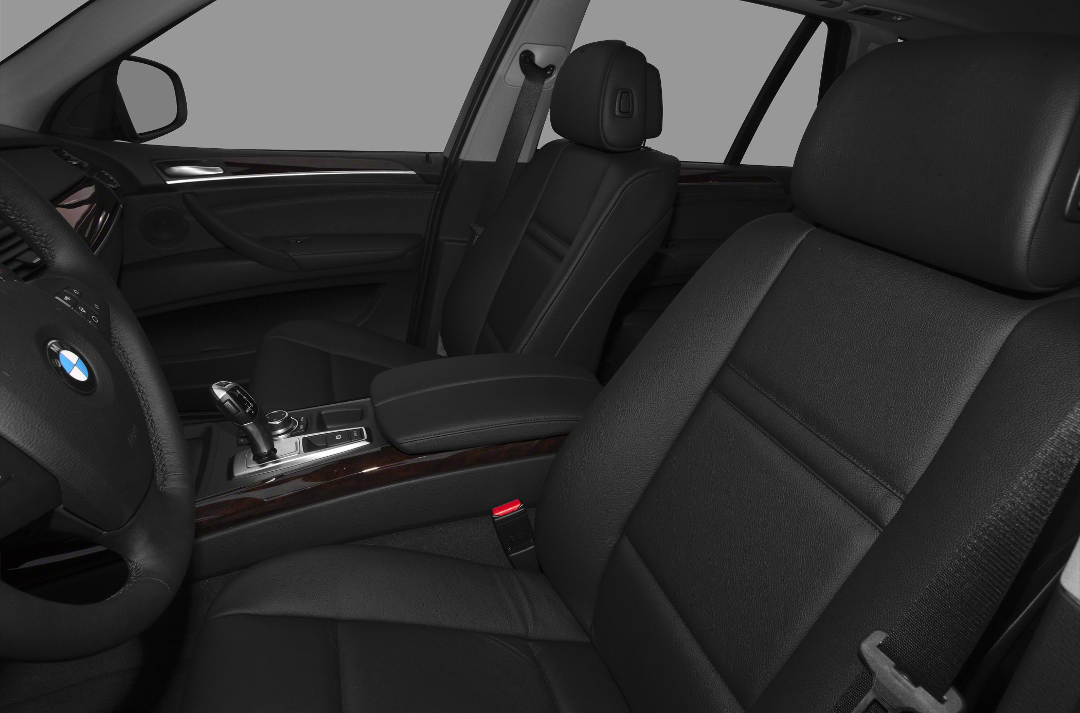 Leather seats and central console with gear shifter