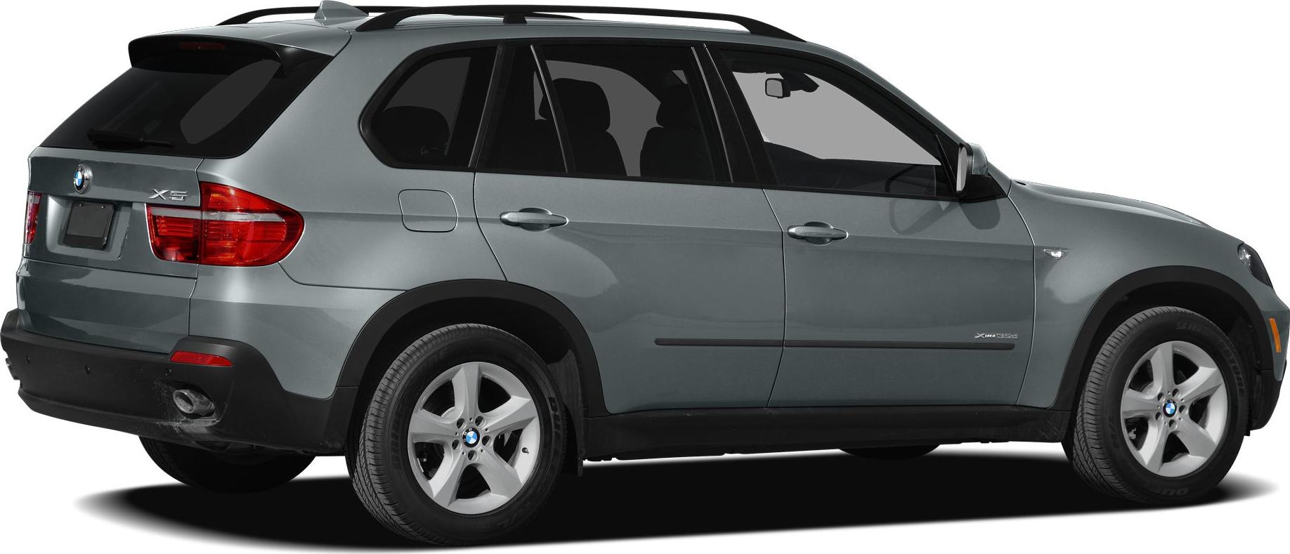 Side view with 5-spoke alloy wheels and roof rails