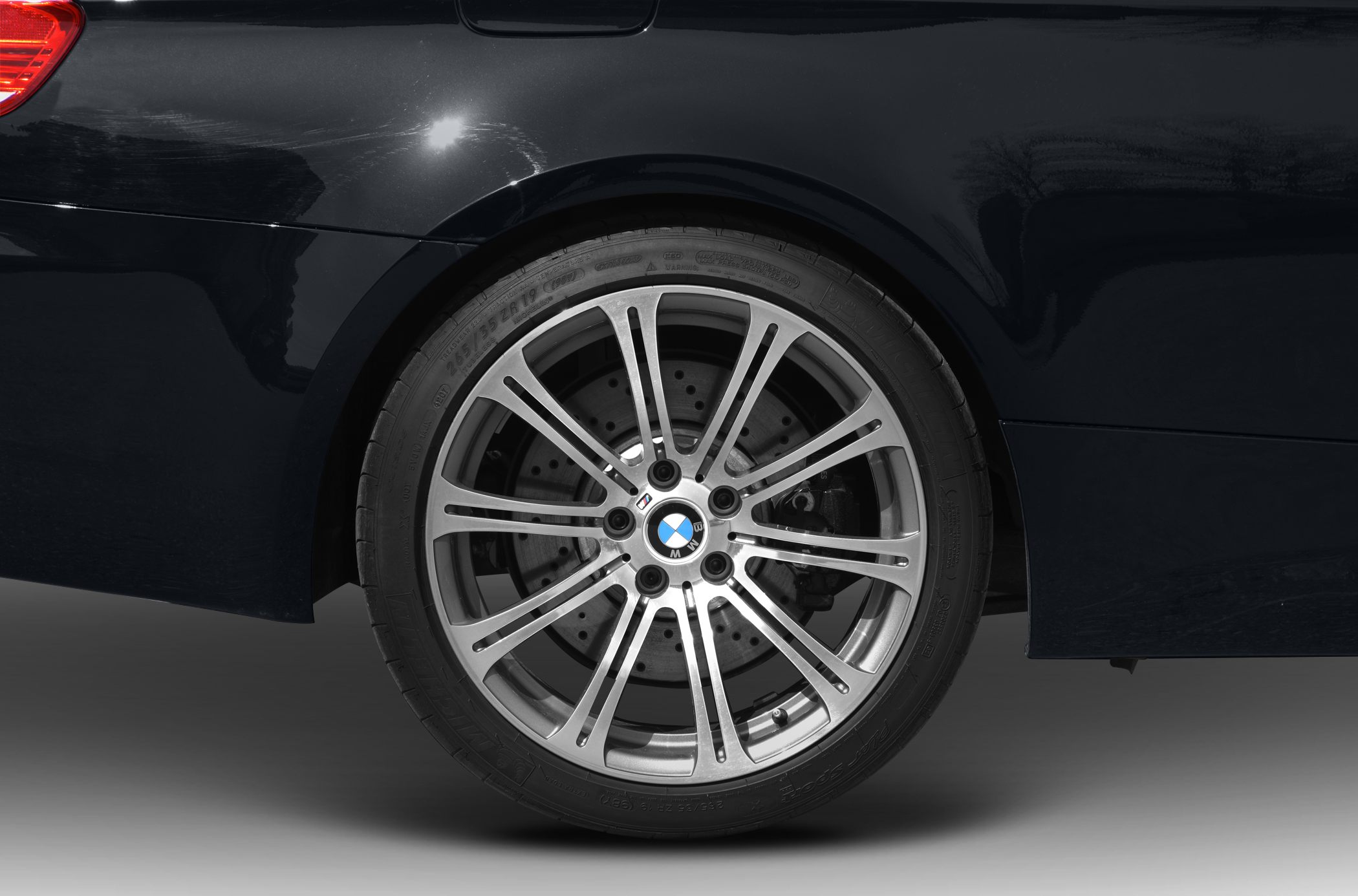 Multi-spoke alloy wheel with perforated brake disc