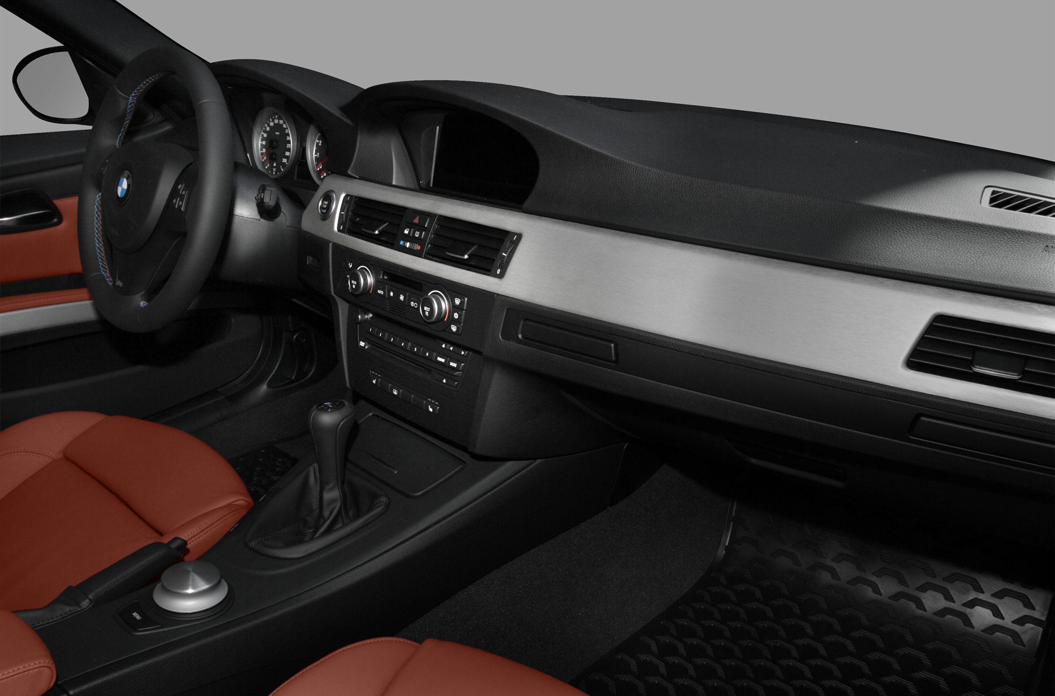 Dashboard, steering wheel, gear shift, red leather seats interior