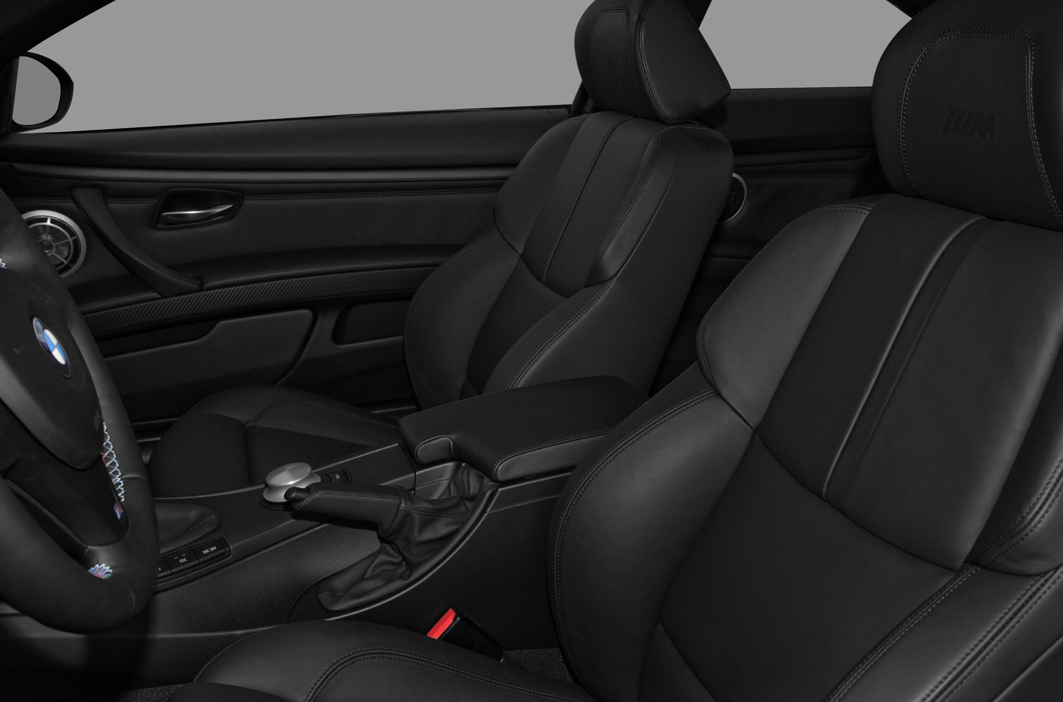 Black leather sports seats and central console with gear lever