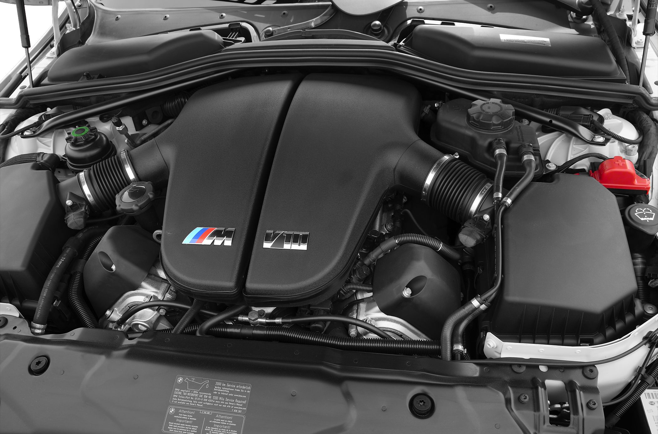 BMW M5 E60 LCI V10 engine bay close-up
