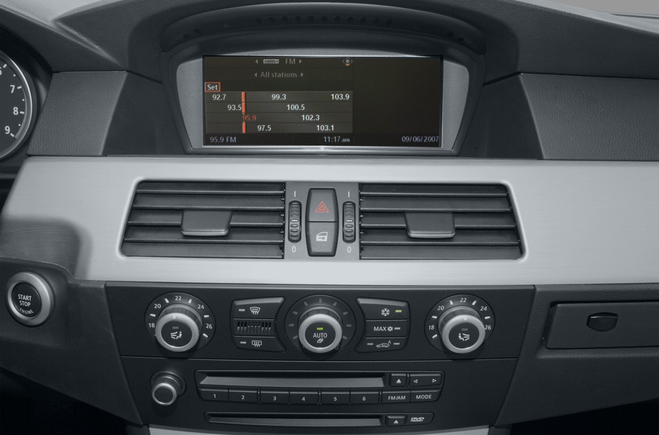 Dashboard with climate control and multimedia screen in 2007 facelift interior