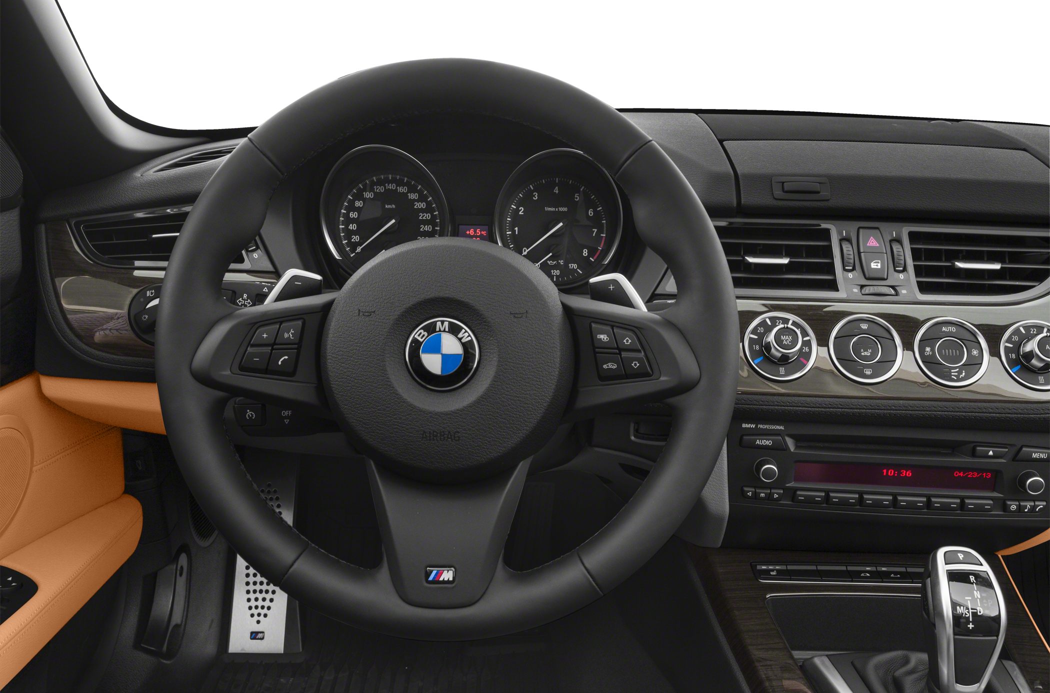 Steering wheel and dashboard interior with gear selector