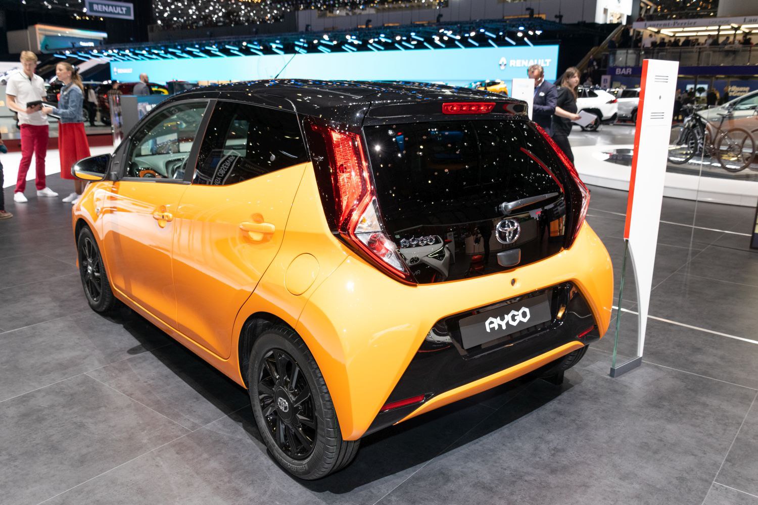Dual-tone hatchback rear with vertical tail lights and black roof