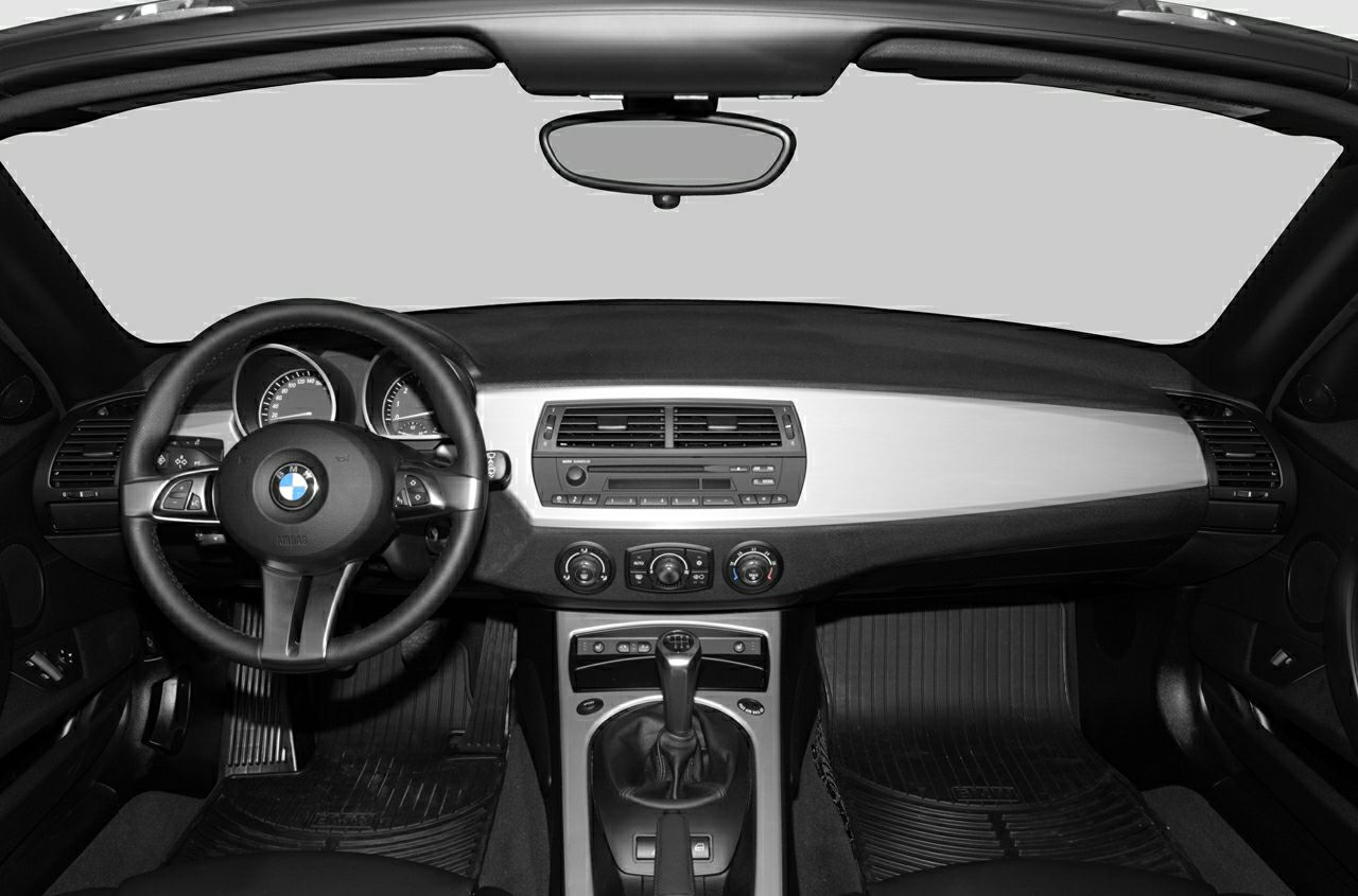 BMW Z4 E85 LCI dashboard with manual gearshift and steering wheel