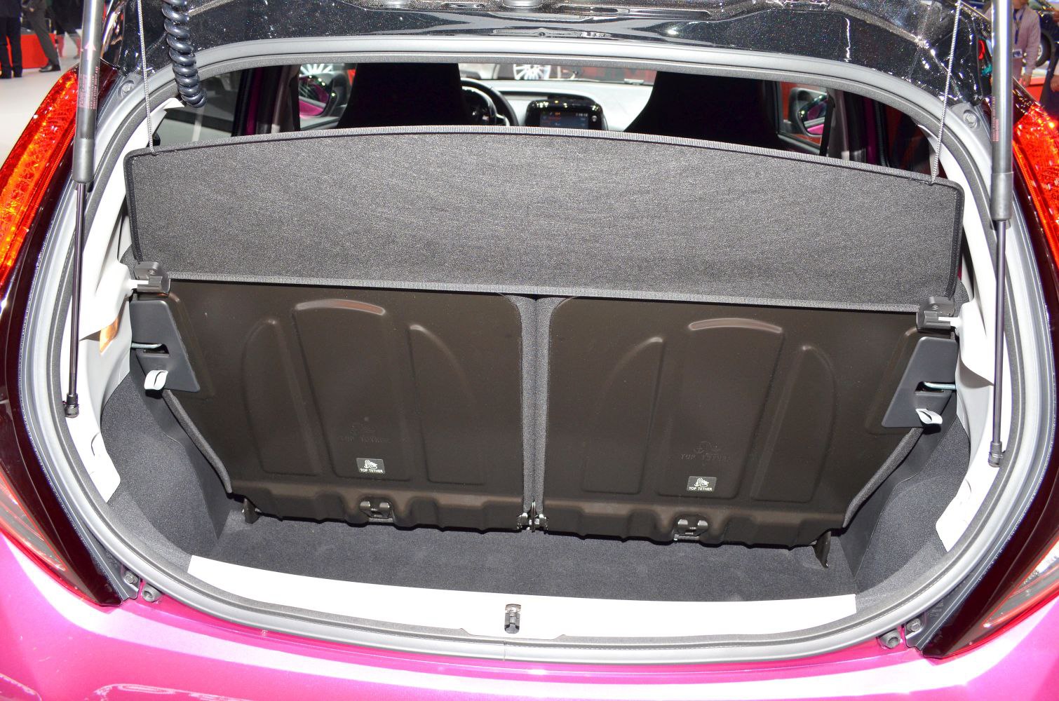 Rear trunk space and boot cover of a compact hatchback