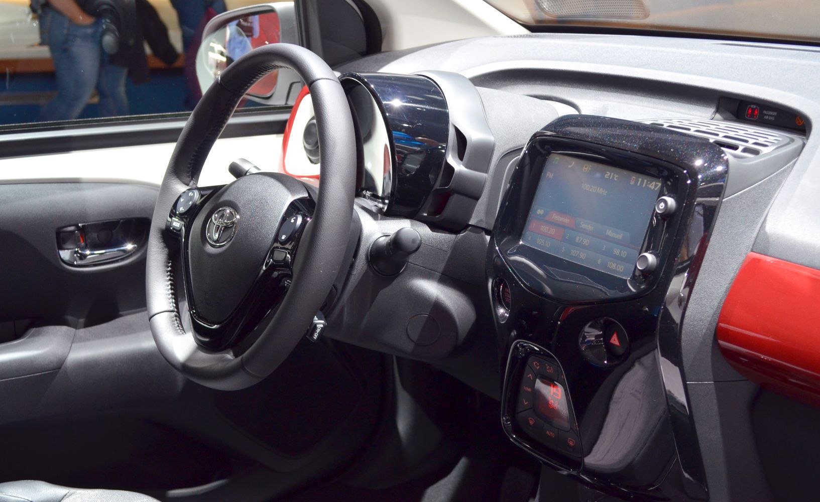Touchscreen infotainment and multifunction steering wheel