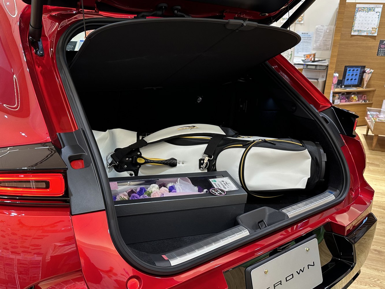 Spacious rear hatchback trunk with golf bag and boxed items