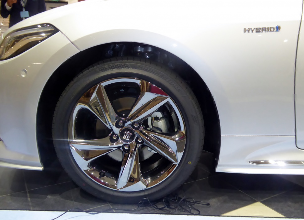 Close-up of hybrid badge and stylish alloy wheel