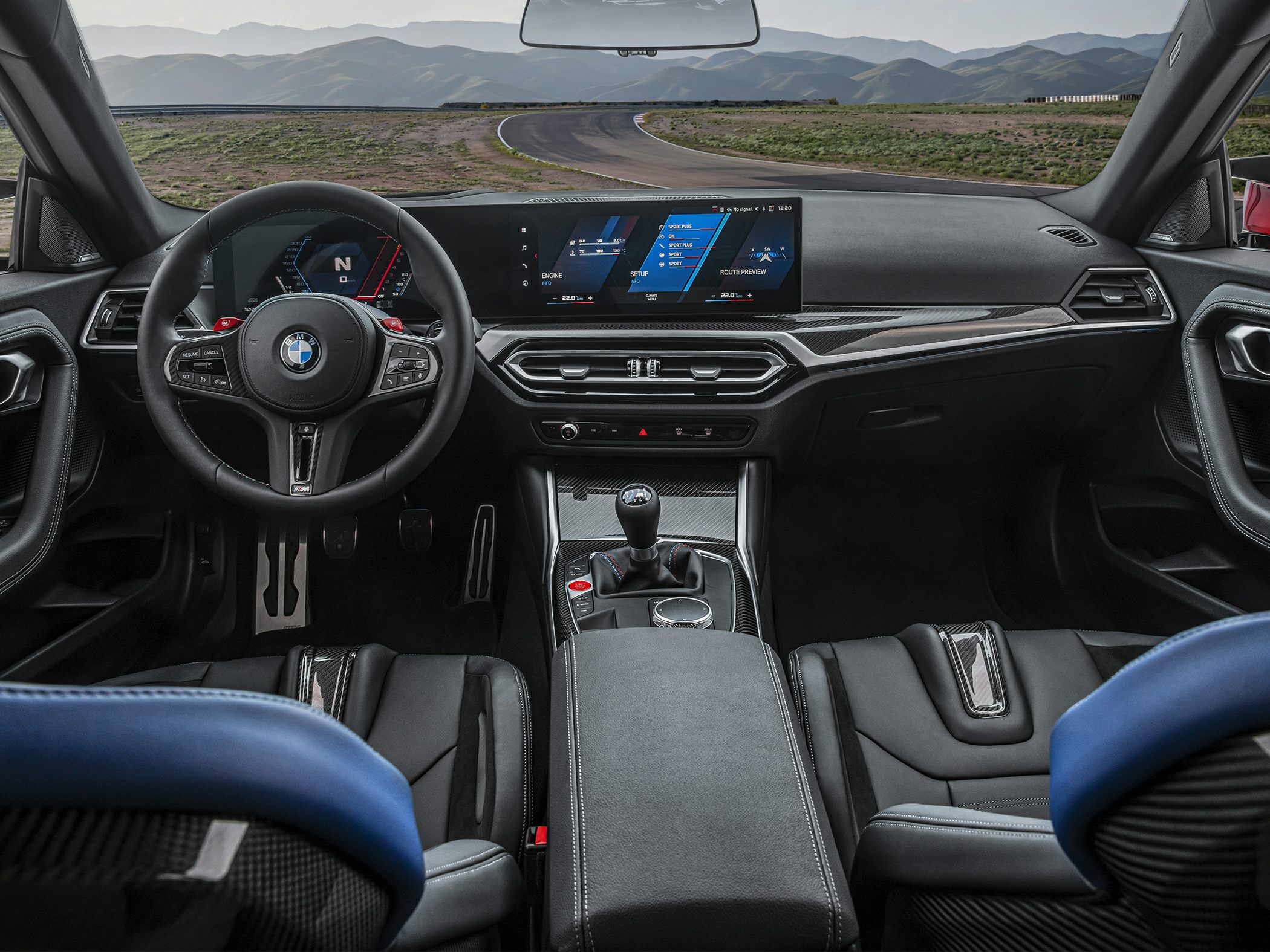 Digital dashboard and M-series steering wheel with manual gearshift