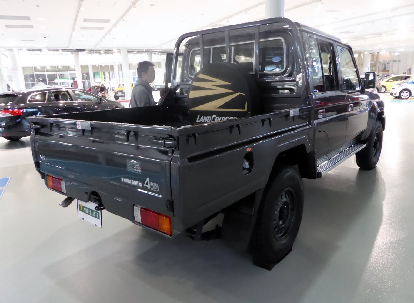 4WD pickup with open cargo bed and rear spare tire cover