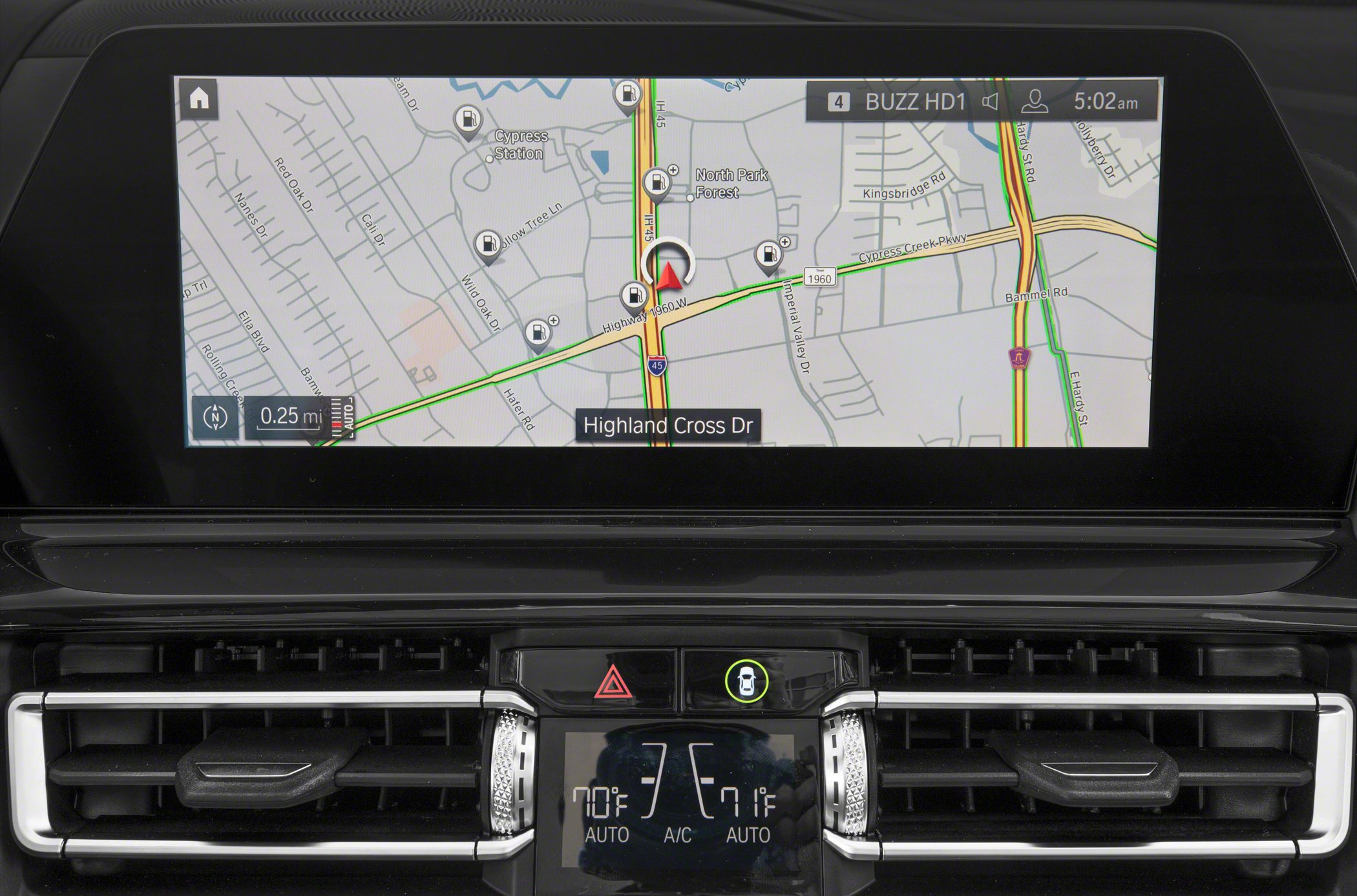 Car navigation screen with dual-zone climate control interface