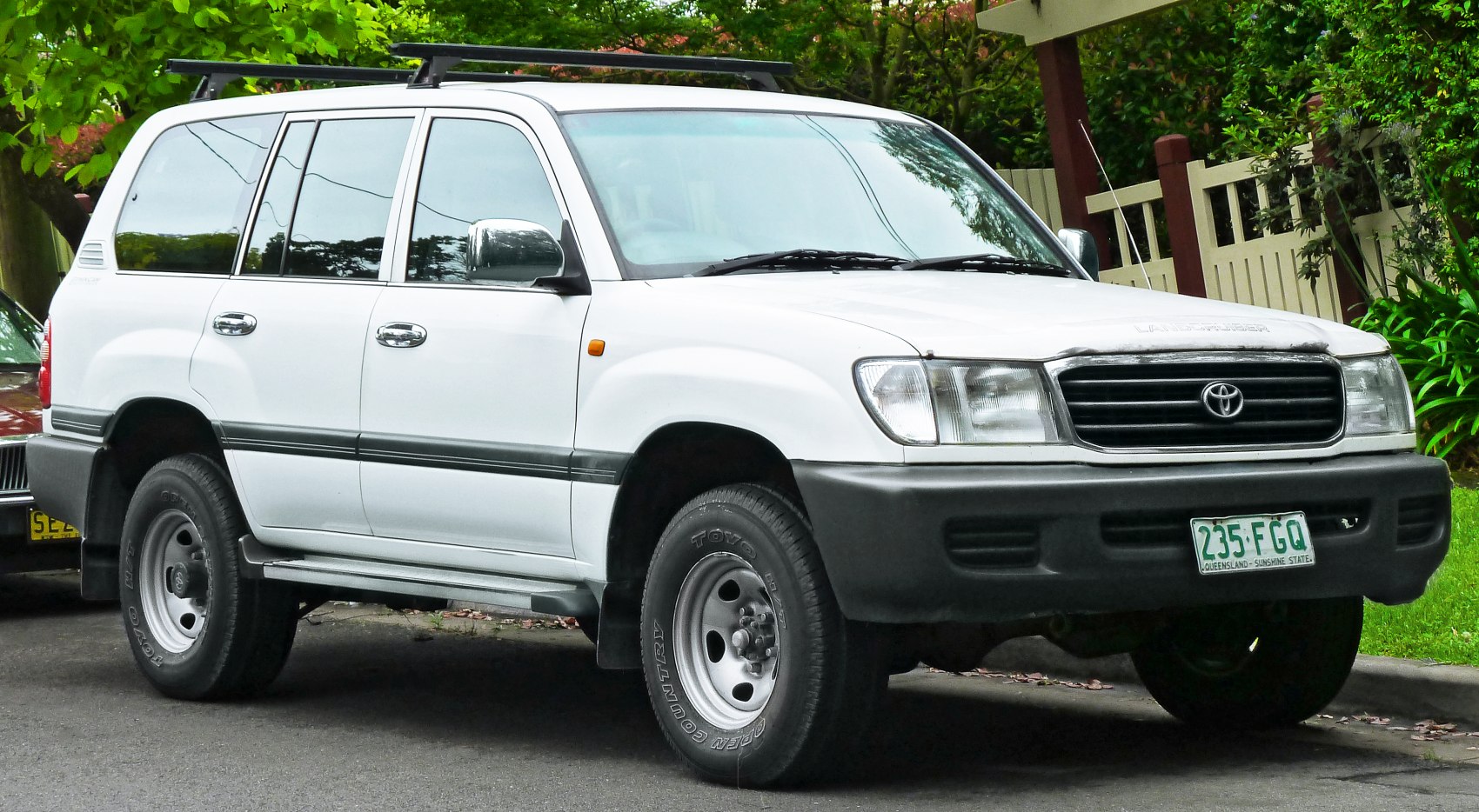 Front and side view of rugged SUV with roof rack