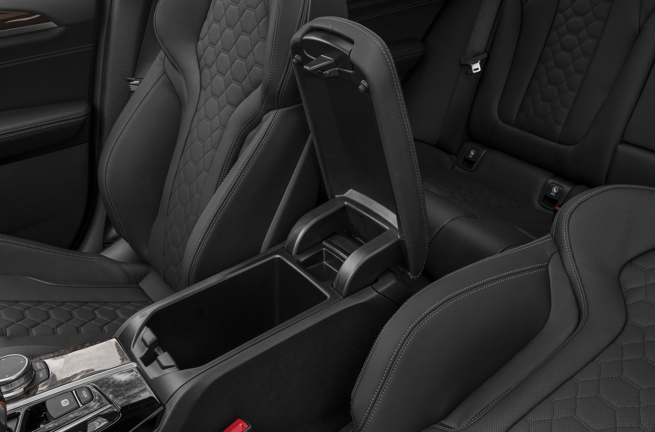 Leather sporty seats with hexagonal pattern and center console storage