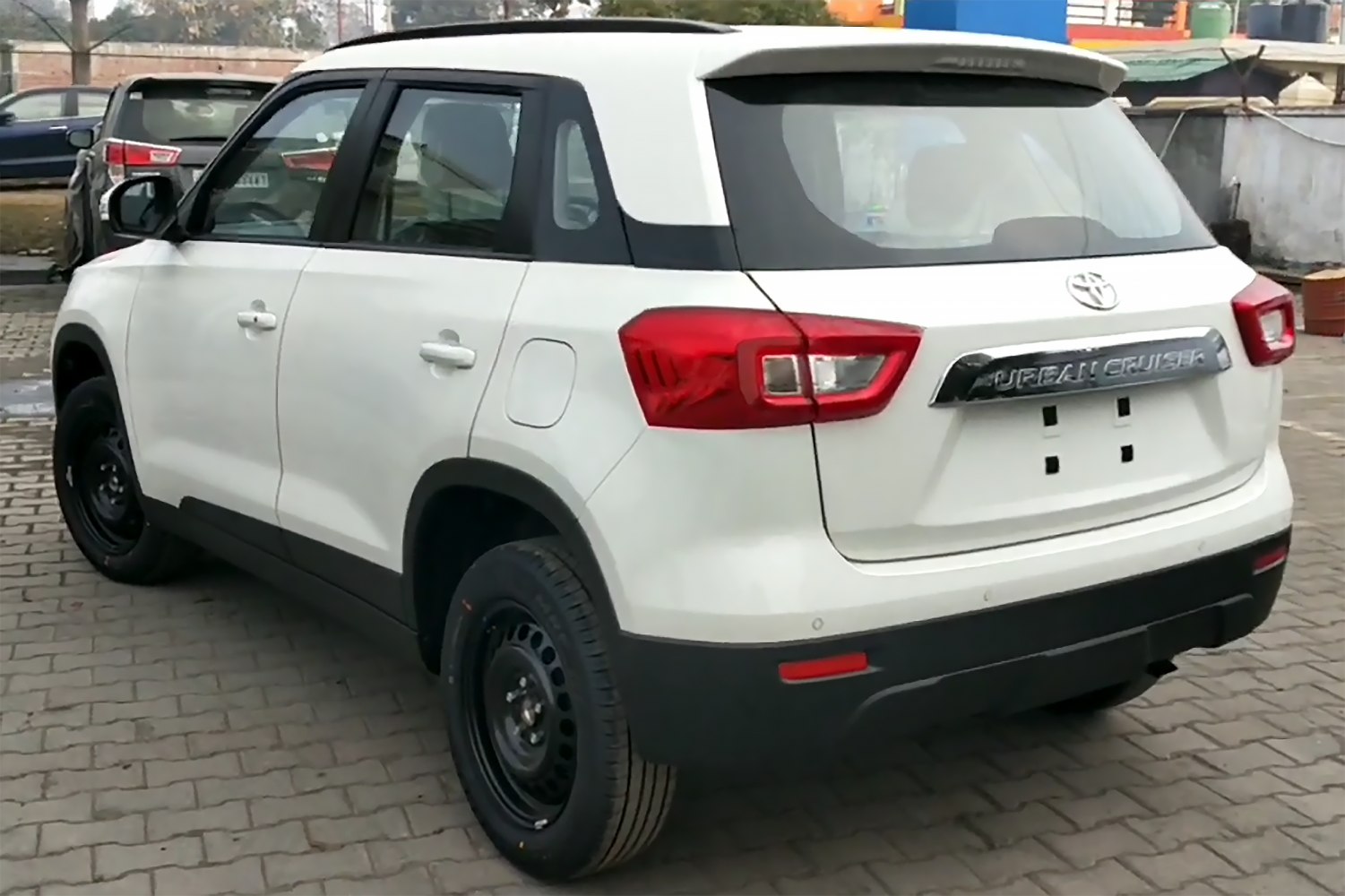 Rear and side profile with distinctive taillights and black lower cladding