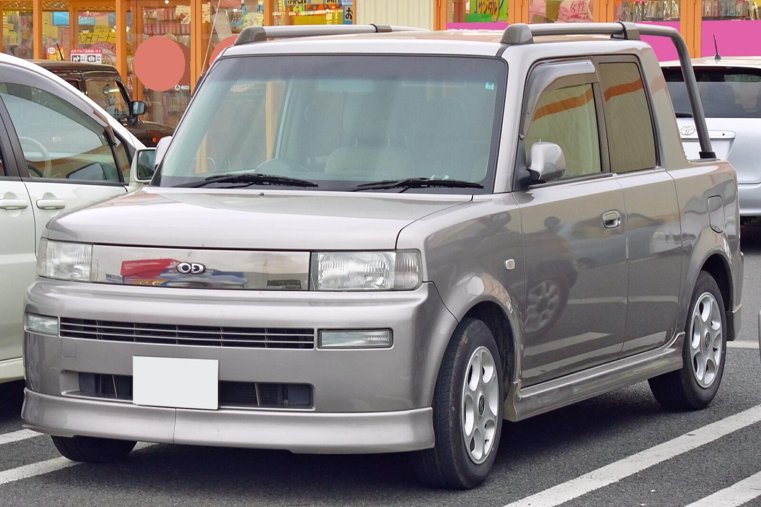 Boxy compact pickup with steel roll bar and alloy wheels