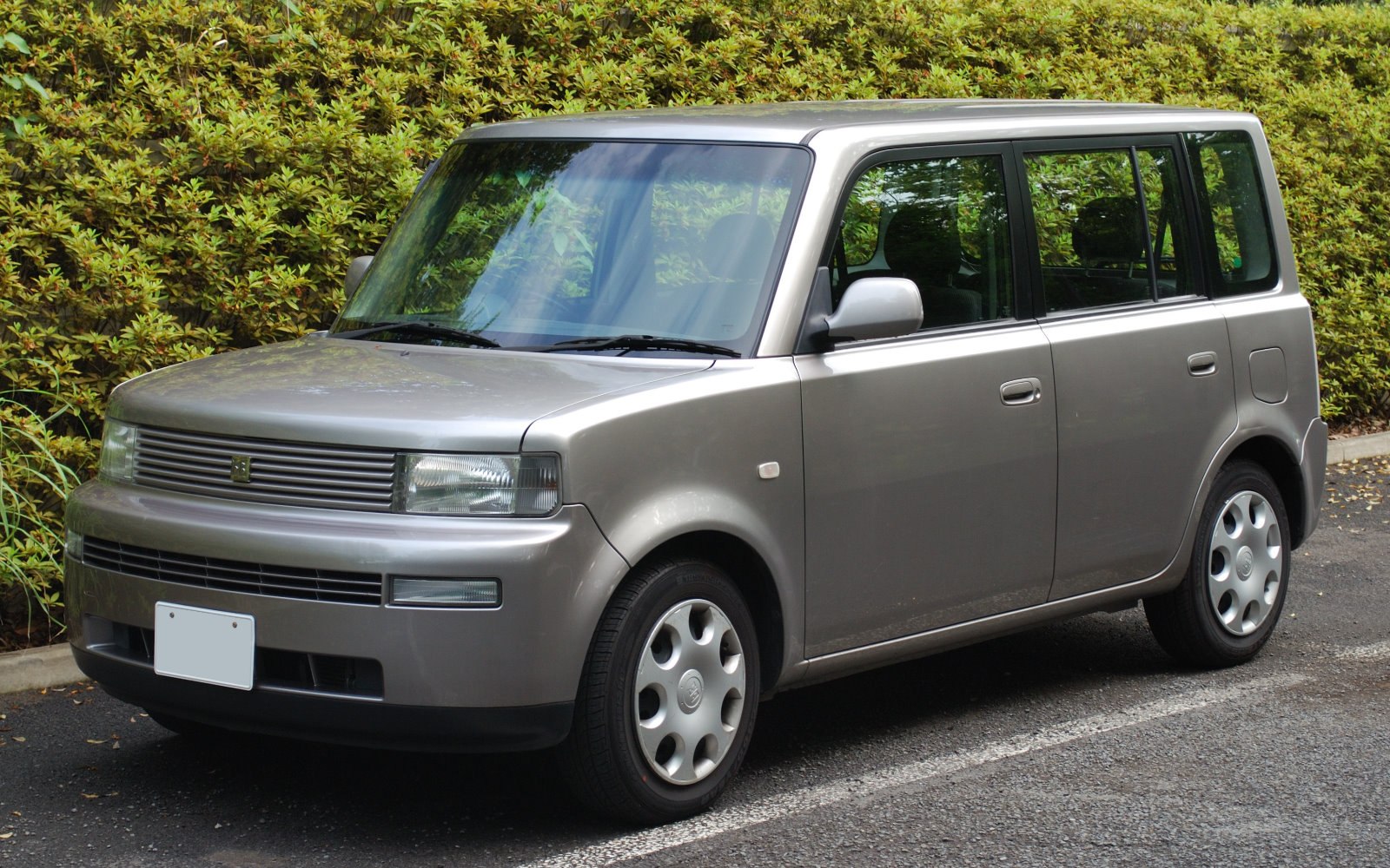 Compact boxy hatchback with horizontal grille and clear headlamps