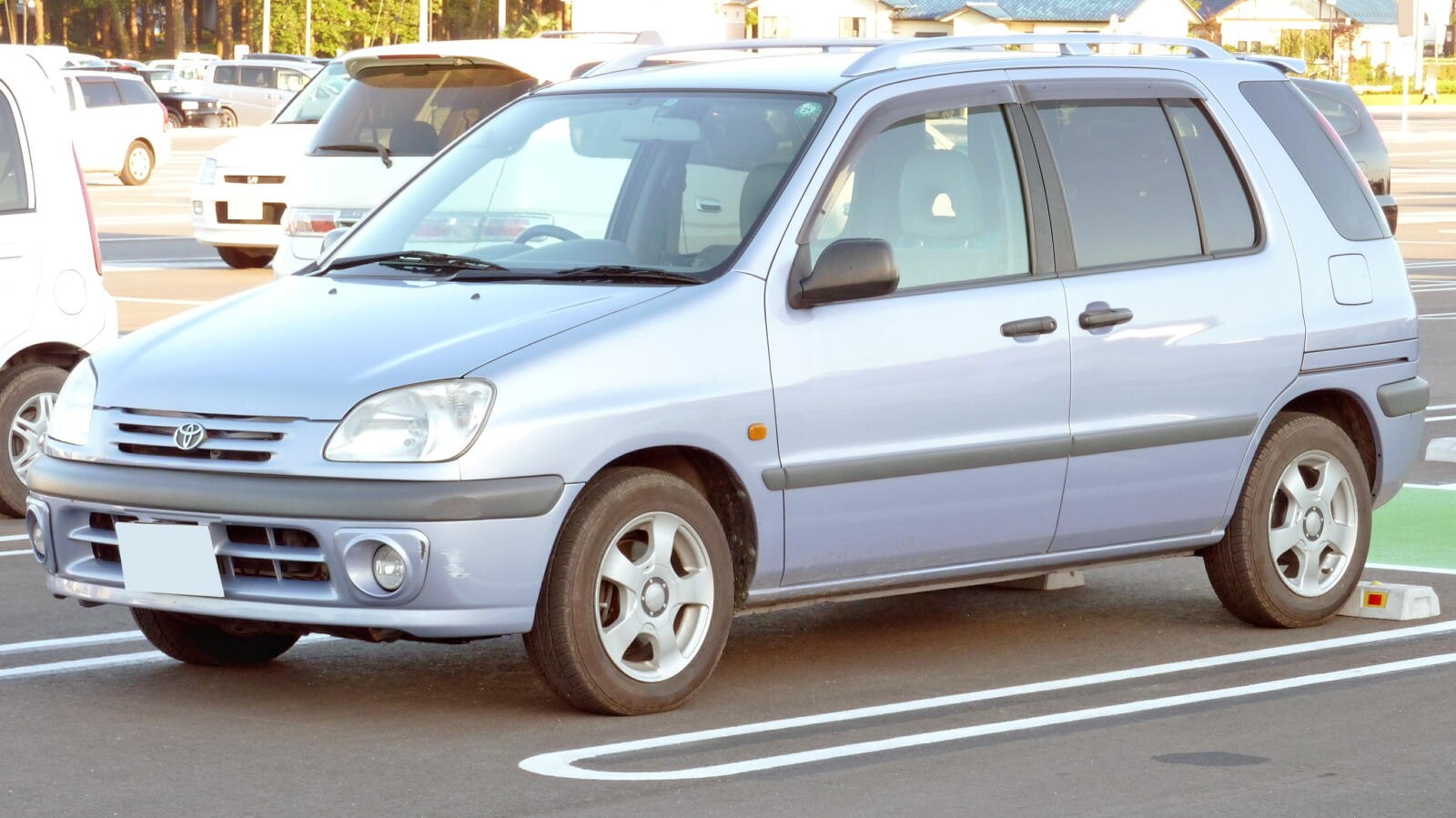 Front-side view of a compact MPV with sliding rear doors and rounded design