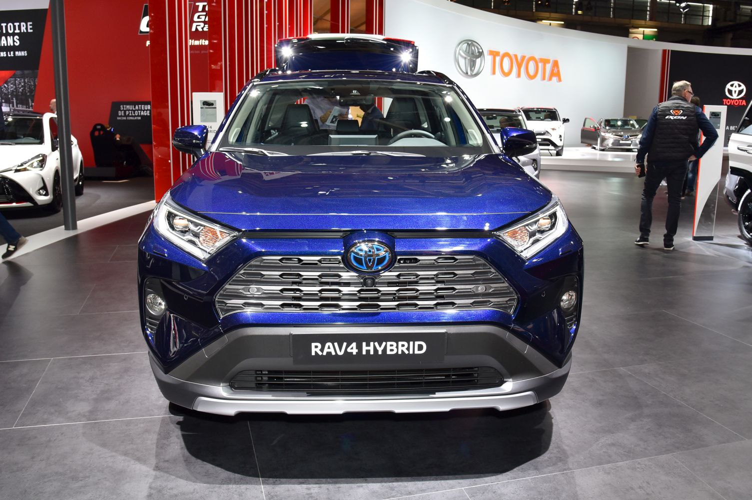 Front view with bold hexagonal grille and LED headlights