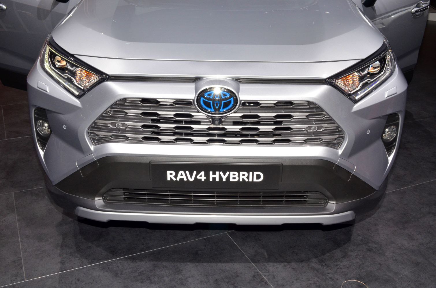 Front grille with hybrid badge and LED headlights design