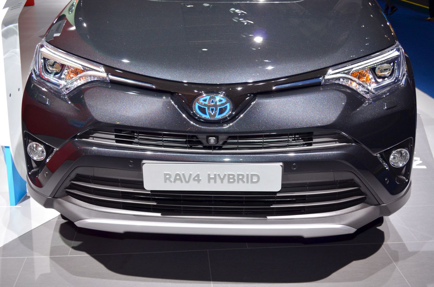 Front grille, headlights, and hybrid badge of a modern SUV