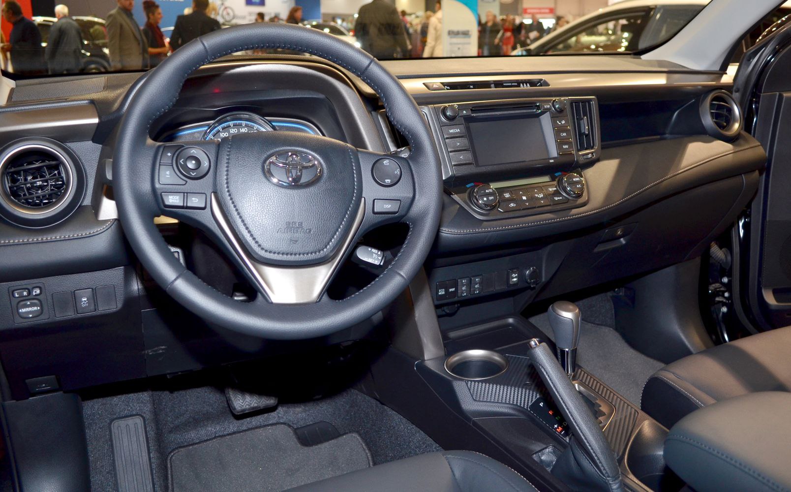 Steering wheel and dashboard with multimedia controls and instrument panel.