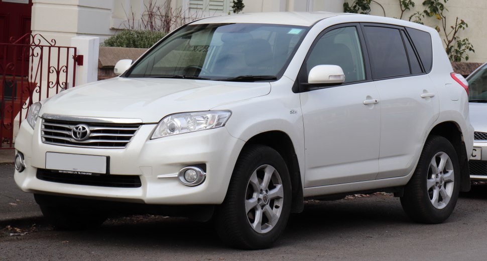 Front-side view of white SUV with alloy wheels and distinctive grille