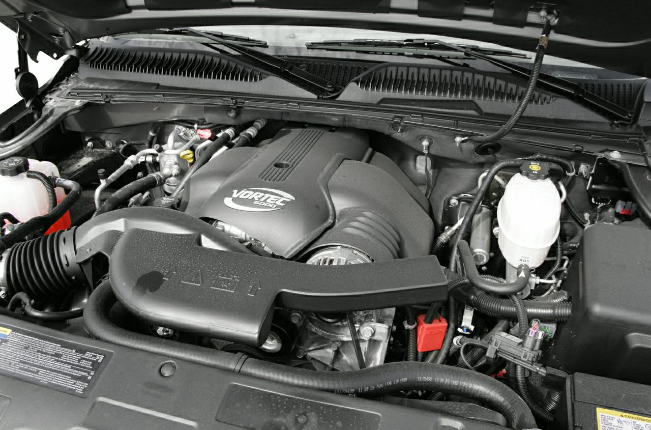 Vortec 6000 engine with air intake and fluid reservoirs under hood