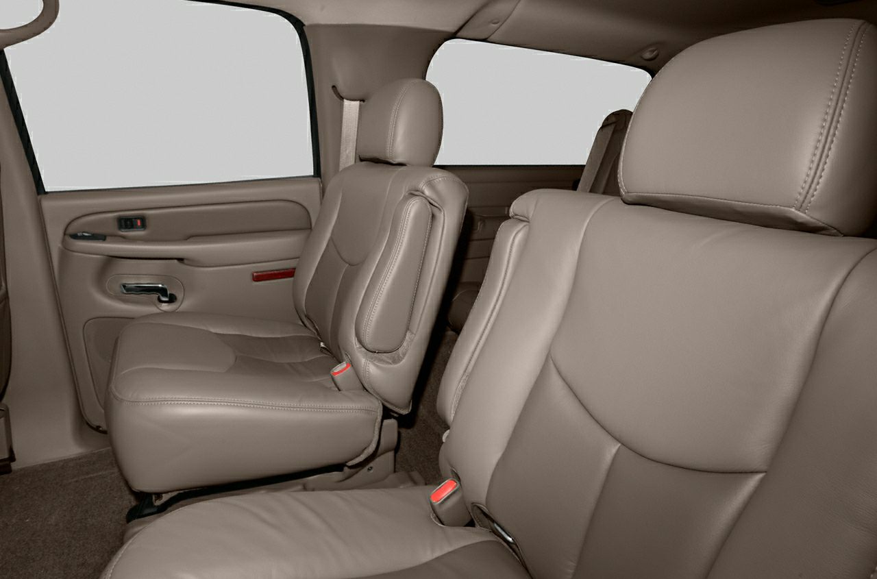 Leather rear seats and interior door panel in spacious passenger area