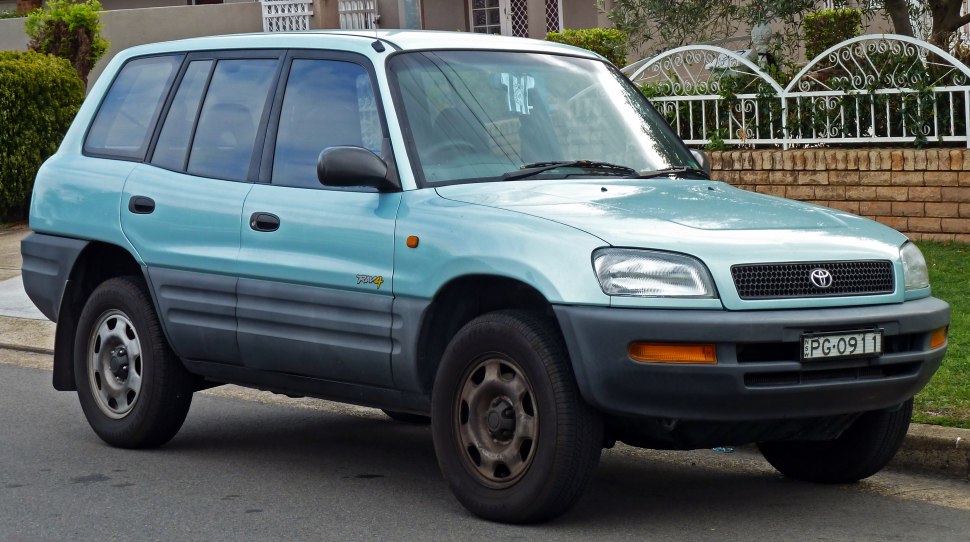 Side view of a 5-door compact SUV with steel wheels and two-tone body cladding.