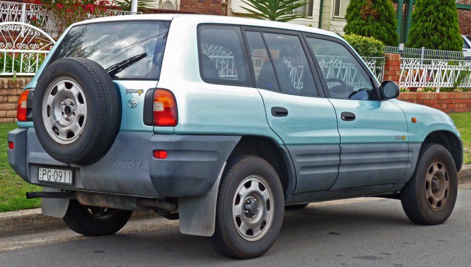 Rear side view of a 5-door SUV with spare tire mounted on the tailgate.
